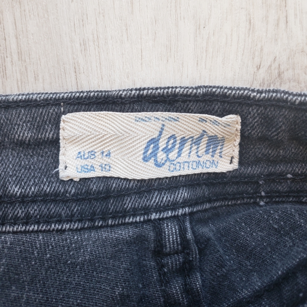 Distressed Bootie Shorts by Cotton ON - Picture 6 of 7
